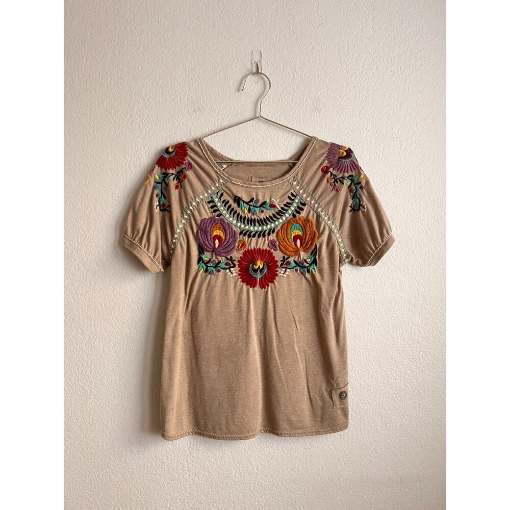 Double D Ranch Embroidered Short Sleeve Top in Beige Brown Size MEDIUM